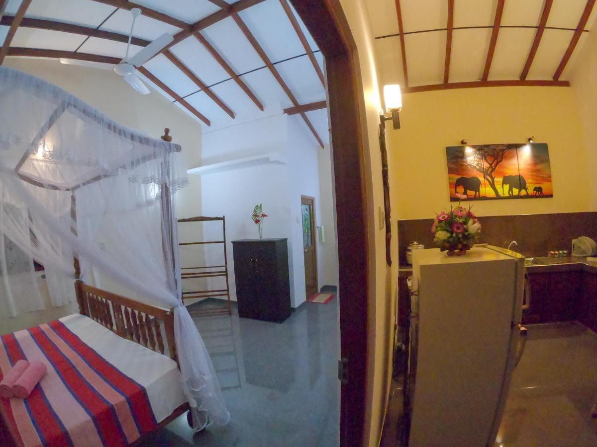 Villa Girilena Хіккадува Екстер'єр фото